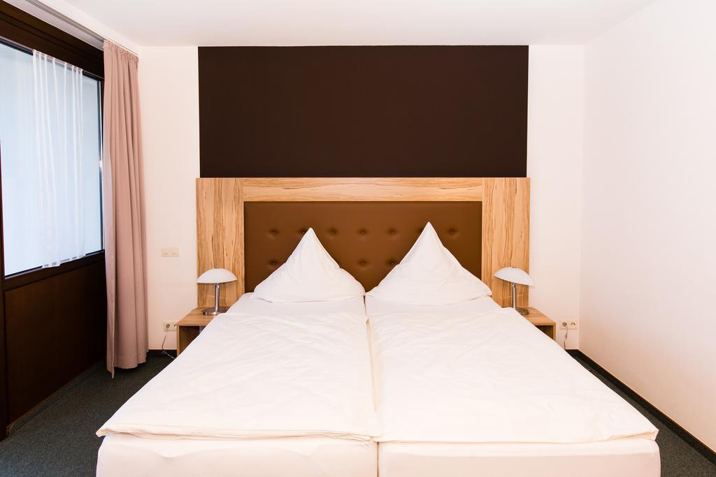 Hotel Roeb نيدغن الغرفة الصورة